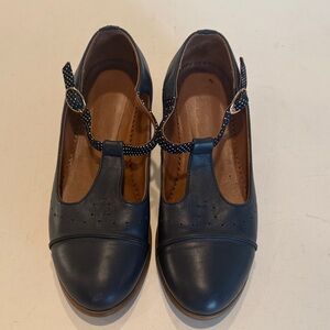 Elegant Navy Women's Mary Jane shoes with Polka Dot Strap